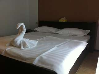 Отель Hotel Solea Beach Мамая Классический двухместный номер без балкона, с 1 спальней и боковым видом на море-5